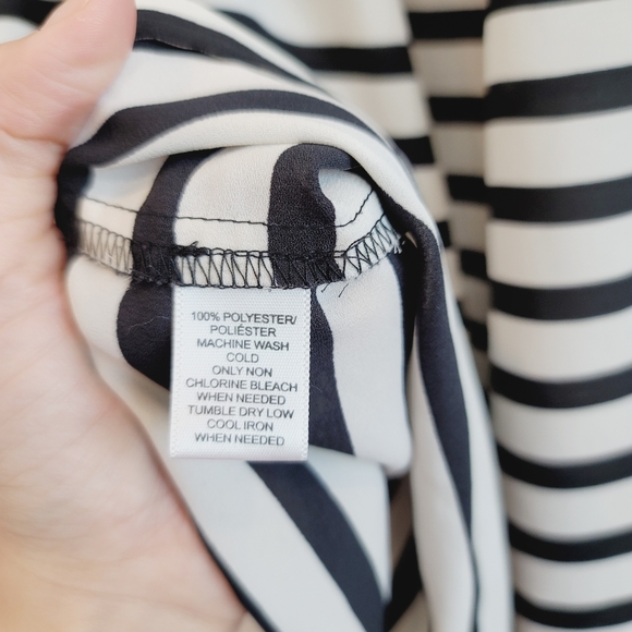 💕 Loft Black and White Stripe Off The Shoulder Top S - Picture 6 of 9